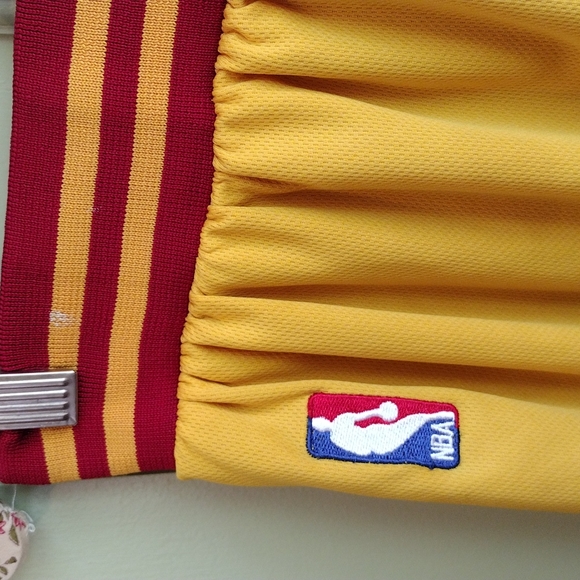 Men's Adidas 🏀 Cleveland Cavs Cavaliers Basketball Lebron Kyrie Retro short XL - Picture 3 of 9